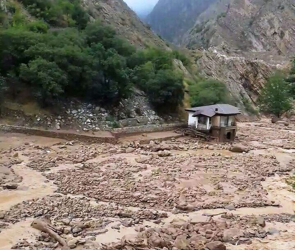 حراست فولاد مبارکه جان ۱۰ سیل‌زده را نجات داد