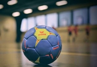 هندبال فولاد سپاهان اصفهان برای قهرمانی میجنگد