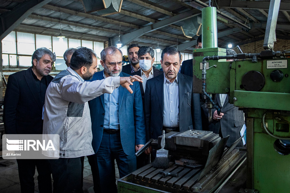 بازدید استاندار مرکزی از شرکت آرکا فولاد