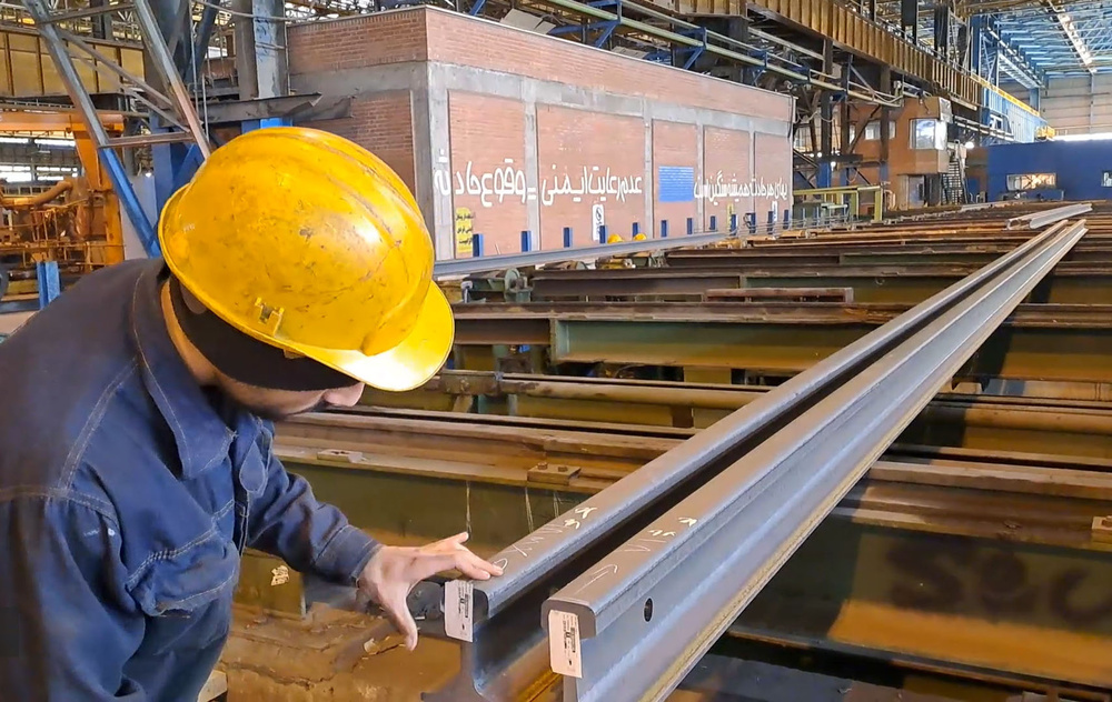 قطار خط دو اصفهان با ریل ذوب آهن کلید خورد