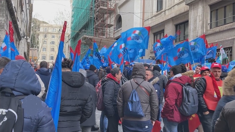 تجمع اعتراضی کارگران صنایع تولید فولاد ایتالیا