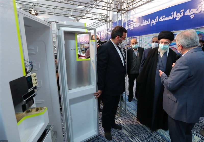 بازدید رهبر انقلاب از نمایشگاه توانمندیهای صنعتی