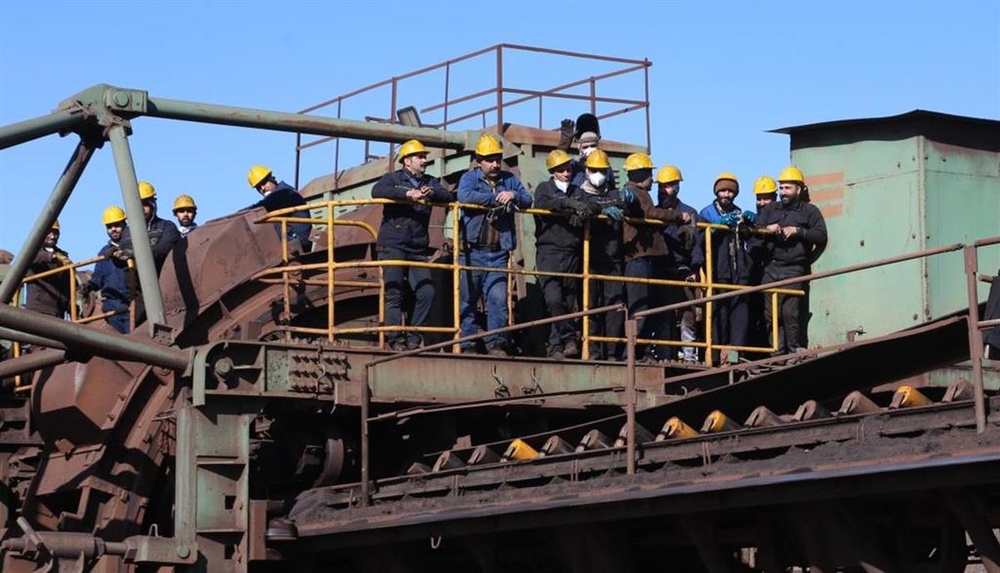 اولین محموله سنگآهن معدن ققنوس به ذوب آهن رسید+ فیلم