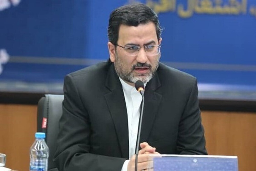 انرژی و کارگر را با دلار ۱۵ هزار تومانی دریافت میکنند، ارز را به قیمت ۶۰ هزار تومان میفروشند!