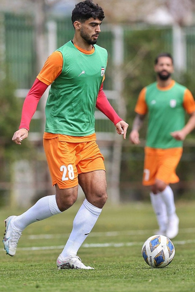 قلعهنوعی موهای مدافع فولاد را تراشید