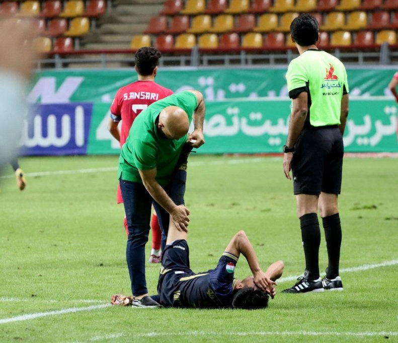 منصوریان به داد بازیکن نساجی رسید