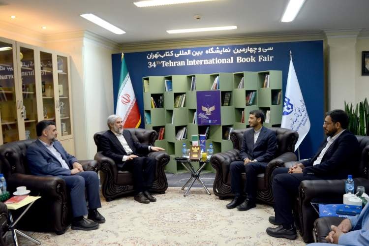 مدیرعامل فولاد مبارکه از نمایشگاه کتاب بازدید کرد