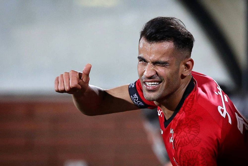 دردسر مهاجم پرسپولیس برای سپاهان