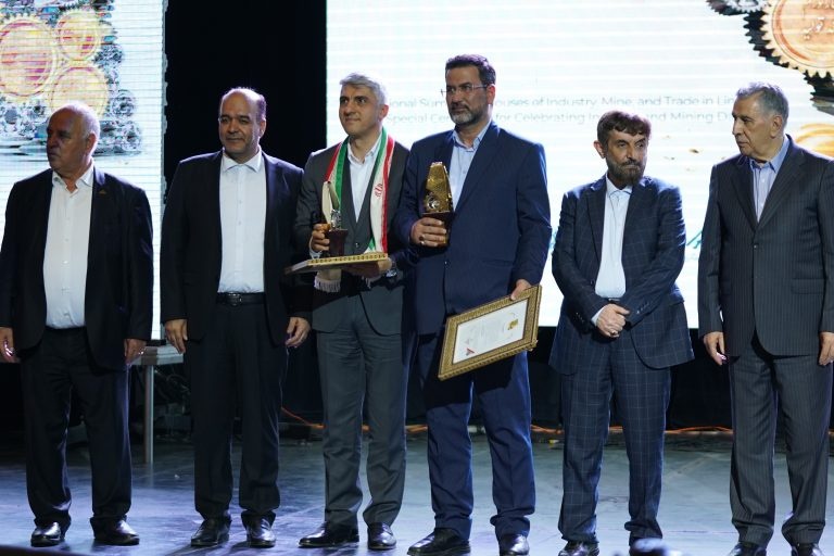 تعدادی از واحدهای فولادی آذربایجان شرقی، در همایش روز صنعت و معدن تجلیل شدند