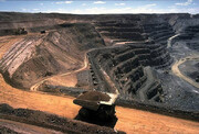 ضعف زیرساخت حمل ریلی و جاده‌ای مانع تولید سنگ آهن در معدن سنگان خواف