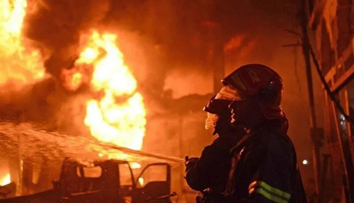 ۳۰ مغازه و انبار در آتش سوزی بازار آهنگران تهران سوخت