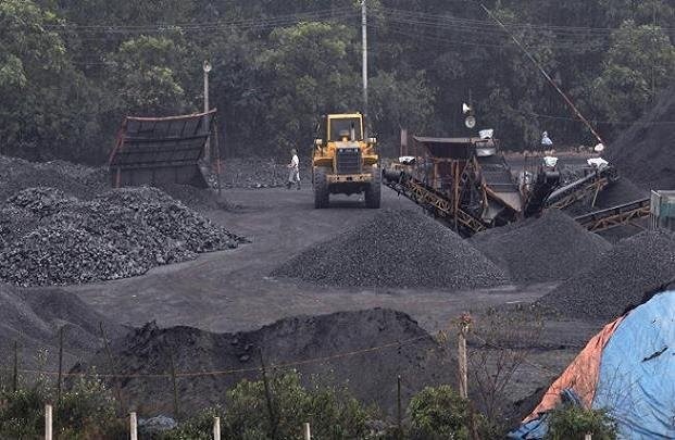 صندوق بازنشستگی فولاد در واگذاری شرکت زغال‌سنگ کارشکنی می‌کند