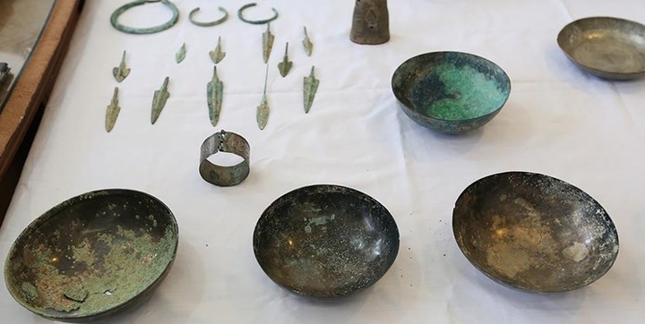 کشف ۱۹۰ قطعه شی‌ء قیمتی و تاریخی مربوط به عصر آهن در شهرری