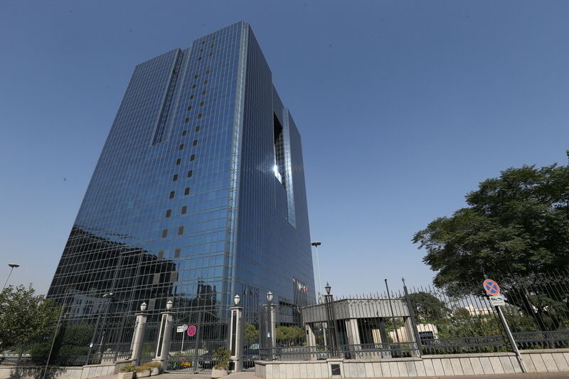 بازداشت معاون ارزی بانک مرکزی تکذیب شد