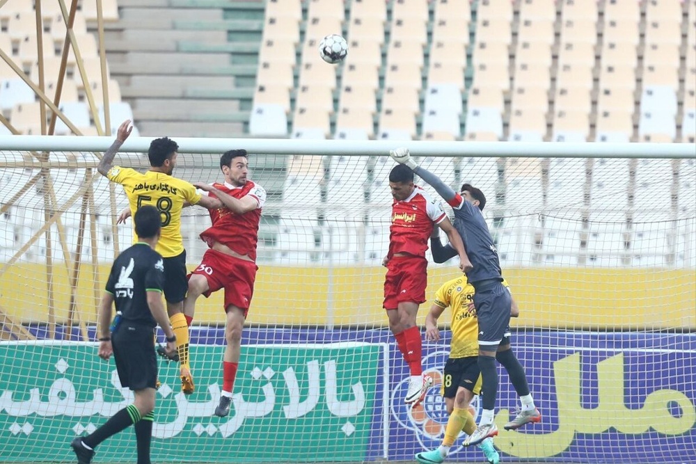 سپاهان، پرسپولیس را شکست داد
