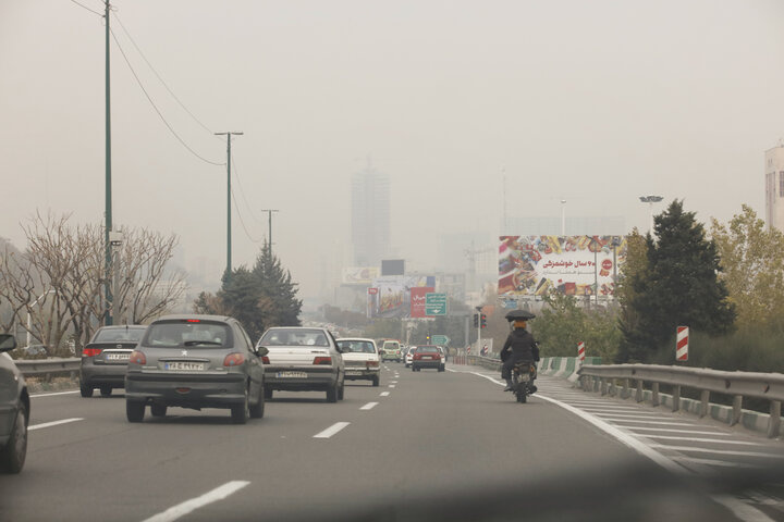 کمیته سلامت شورای شهر تهران مازوت سوزی نیروگاه ها را علت آلودگی عنوان کرد اما شرکت برق آن را تکذیب کرد