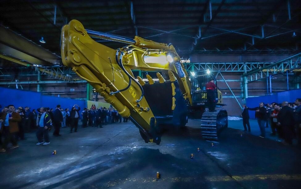 اولین بیل هیدرولیکی ۷۵ تنی بهرهبرداری شد