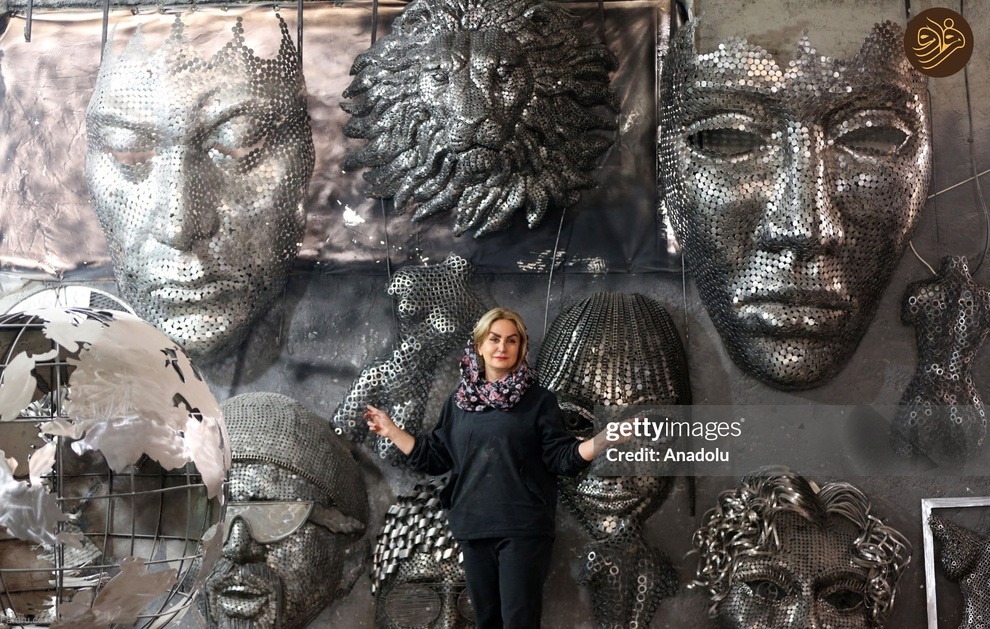 زن ایرانی که با ضایعات آهن آثار هنری خلق می‌کند + تصویر