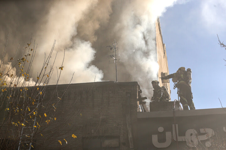 وقوع آتشسوزی گسترده در مسیر کمربندی صنایع فولاد اهواز