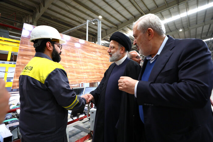 دولت چهاردم صنعت فولاد را در چه شرایطی تحویل میگیرد؟