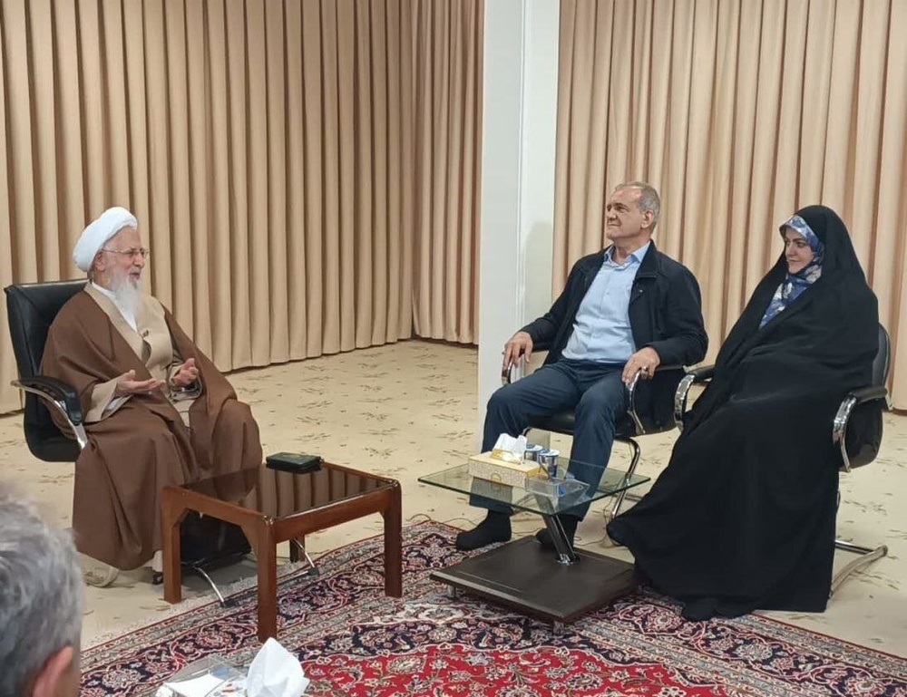 تصویری از دیدار پزشکیان و دخترش با یک مرجع تقلید مهم