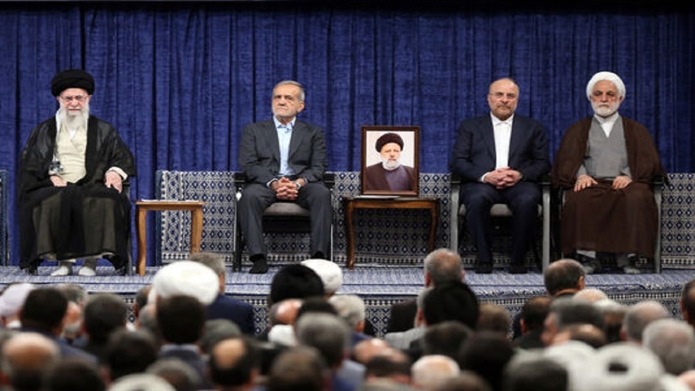 پزشکیان: میخواهم با یاری رهبر انقلاب، رنج ها و نگرانی های مردم را کم کنم