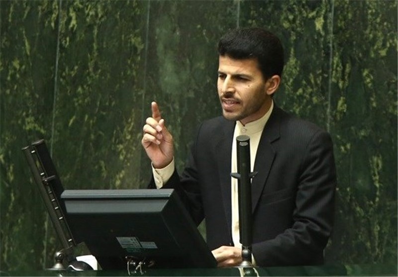 بانکها موجب تورم در بازار طلا و ارز شدهاند/ سرمایه های کشور حبس شده اند