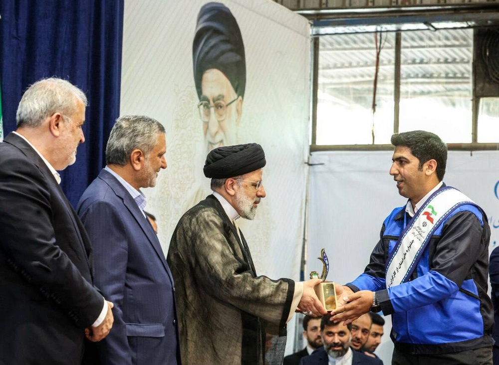 انتخاب کارگر نمونه و نخبه کشوری از شرکت توسعه آهن و فولاد گلگهر