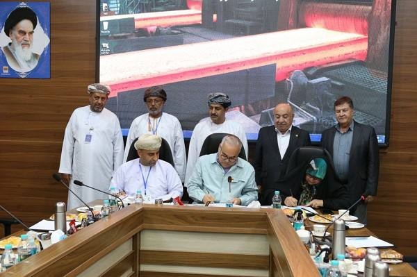 امضا تفاهم نامه سهجانبه میان هیاتی از عمان، اتاق بازرگانی اهواز و شرکت فولاد خوزستان