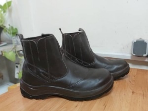 پوتینهای نیمبوت دیرسوز برای جلوگیری از حوادث سوختگی در کارگاههای ذوبی فولاد خوزستان